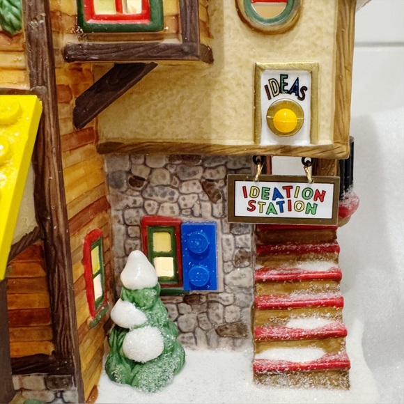 ❤️🎄❤️ Dept 56 | “LEGO Building Creation Station”| North Pole Series ❤️🎄❤️ - Picture 3 of 15